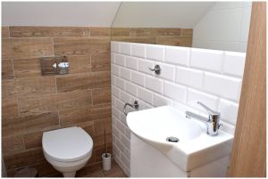 Łazienka na piętrze domku nr 1.